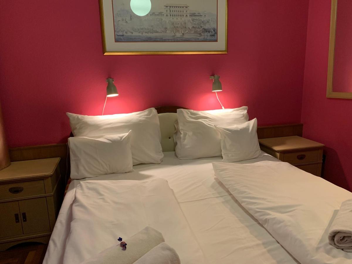 Hotel Omnibusz, Budapest